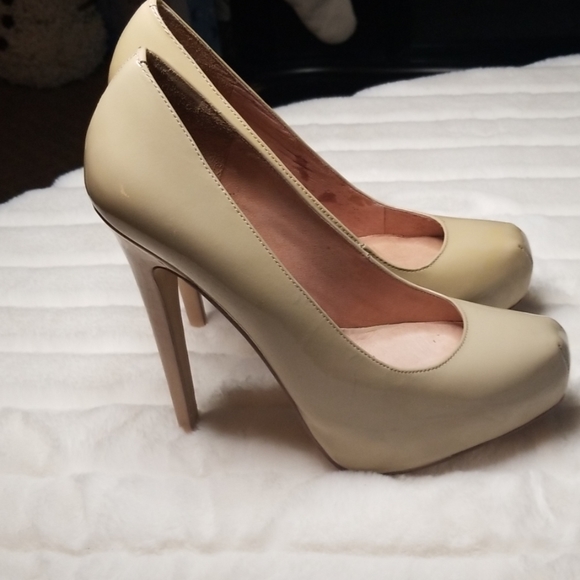 Aldo Shoes - Aldo patent nude platform pumps - size 37